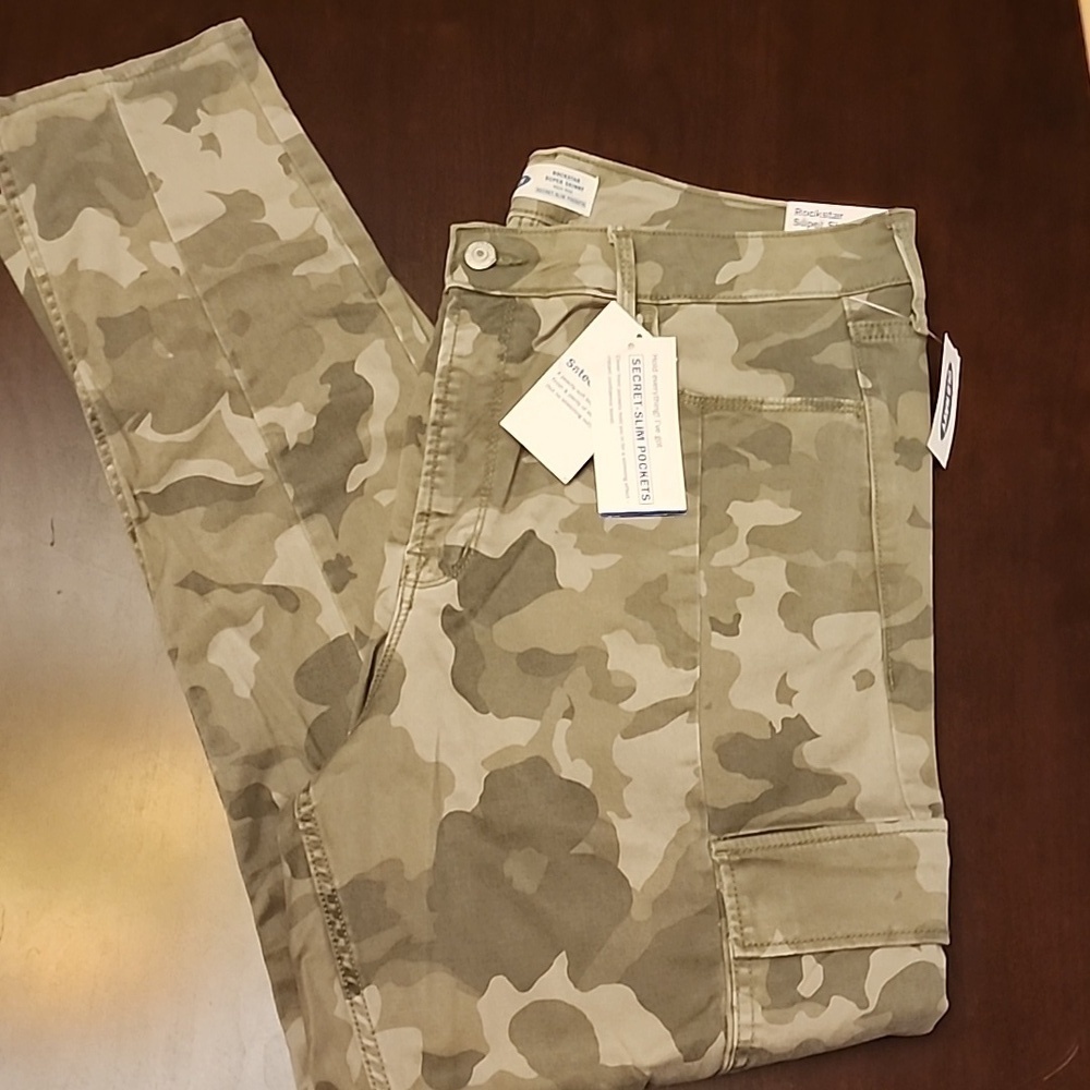 Old Navy Rockstar Super Skinny High Rise camo cargo pants sz 16